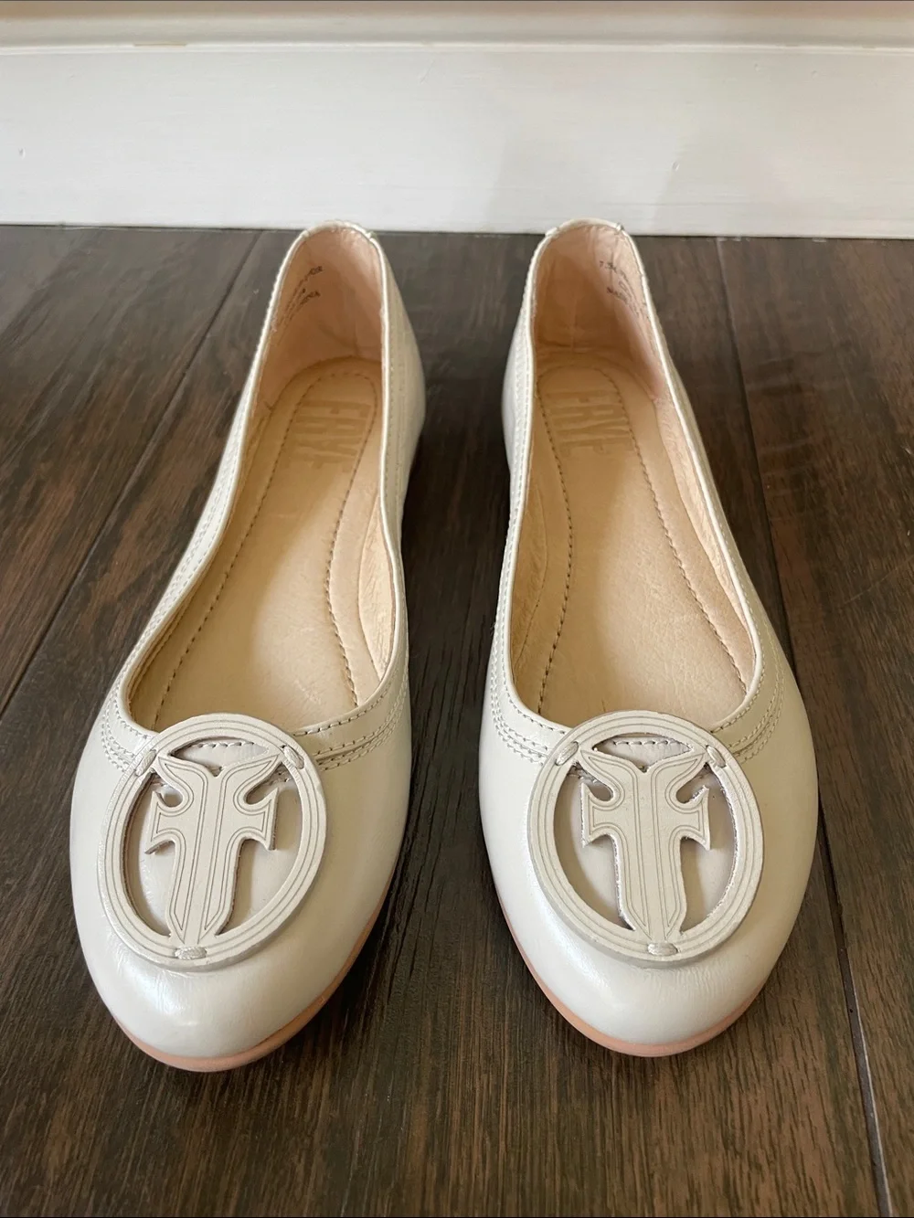 NWT FRYE Carson Ballet Flats!